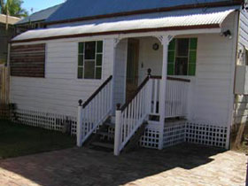 A Pine Cottage - Australia Accommodation