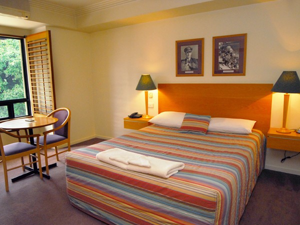 Kingsford Smith Motel - Hotel Accommodation
