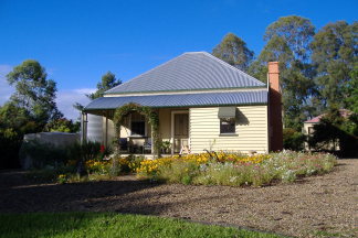 Mary Anns Cottage - Australia Accommodation