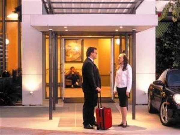 Quality Hotel Airport International - VIC Tourism