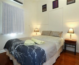 Holiday House At Cook Street Townsville - Hotel Accommodation