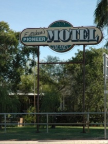 Entrikens Pioneer Motel - thumb 1
