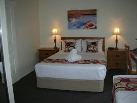 Palm View Holiday Apartments - Hotel Accommodation