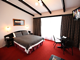 Fox and Hounds Inn - Hotel Accommodation