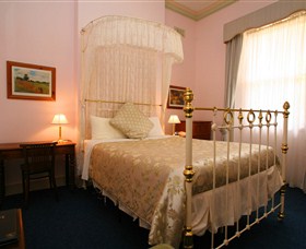Lodge On Elizabeth - The - Accommodation NSW 4