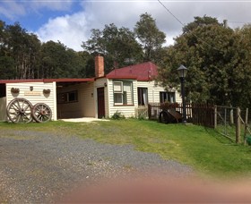 Glenbrook House and Cottage - VIC Tourism