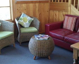 Touchwood Cottages & Craft Gallery & Cafe - Accommodation NSW 5