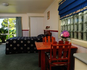 Crays Accommodation - Innes Street - New South Wales Tourism 