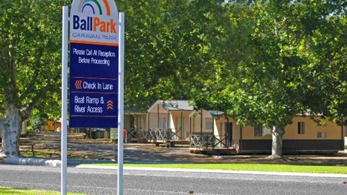 Ball Park Caravan Park - Accommodation NSW