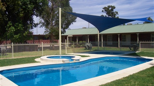 Carn Court Holiday Apartments - Melbourne Tourism