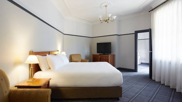Brassey Hotel - Australia Accommodation