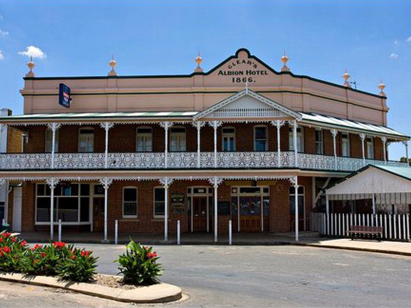 Albion Hotel Grenfell - VIC Tourism