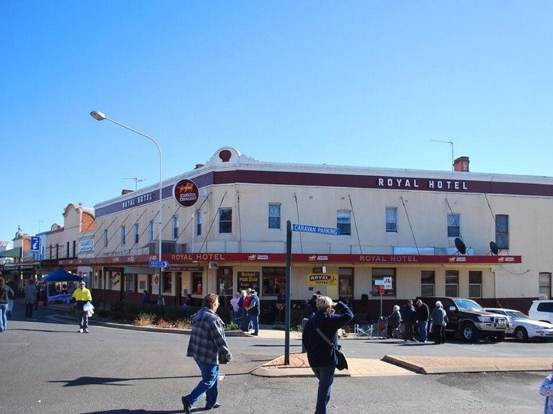 The Royal Hotel Grenfell - VIC Tourism