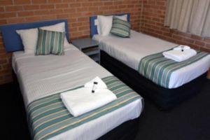 The Oaks Hotel Motel  - Melbourne Tourism