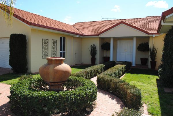 Casa Pizzini Bed and Breakfast - New South Wales Tourism 