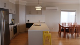Pelican Place - Accommodation Newcastle