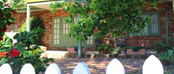 Kalamunda Carriages and Three Gums Cottage - Accommodation NSW
