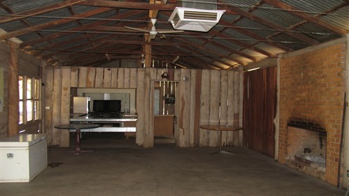 TreeTops Log Cabin - Australia Accommodation