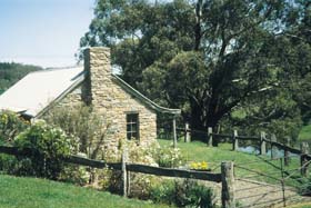 Adelaide Hills Country Cottages - Gum Tree Cottage - Accommodation NSW