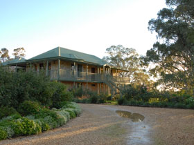 Lindsay House - Accommodation NSW