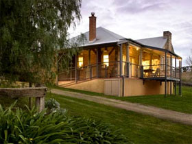 Longview Vineyard Homestead - Accommodation NSW