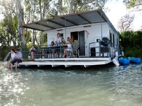 The Murray Dream Self Contained Moored Houseboat - Melbourne Tourism