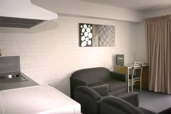 Adina Place Motel Apartments - thumb 2