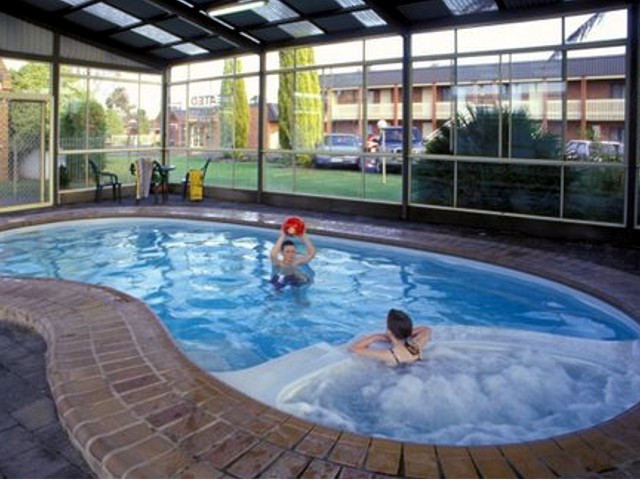 Arkana Motor Inn  Terrace Apartments - Accommodation NSW