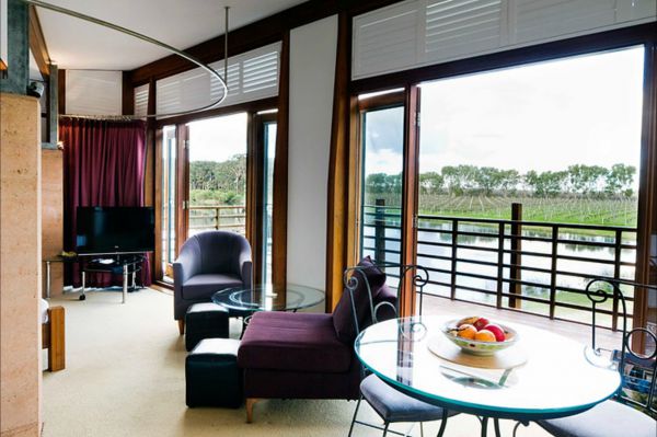 Bettenay's Lakeside Chalets and Luxury Spa Apartment - Stayed