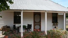Davidson Cottage on Petticoat Lane - Australia Accommodation
