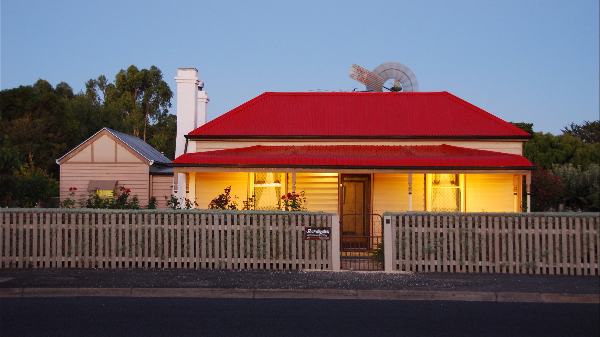 Shurdingtons Cottage - Australia Accommodation