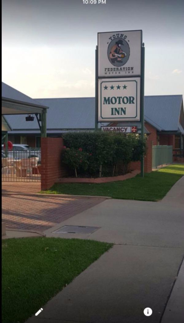 Federation Motor Inn Young - Stayed
