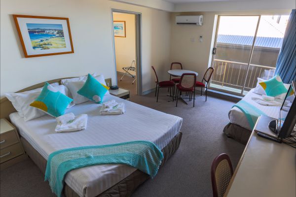 Newcastle Beach Hotel - New South Wales Tourism 