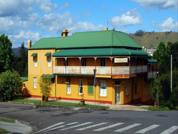 Settlers Arms Hotel - Hotel Accommodation