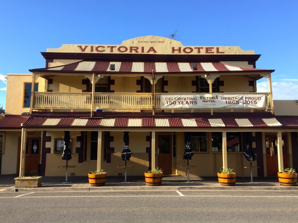 Victoria Hotel - Strathalbyn - New South Wales Tourism 