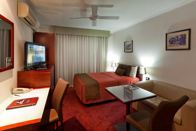 BEST WESTERN Ensenada Motor Inn  Suites - Australia Accommodation