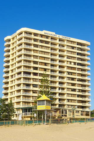 Breakers North - Absolute Beach Front Holiday Apartments - thumb 3