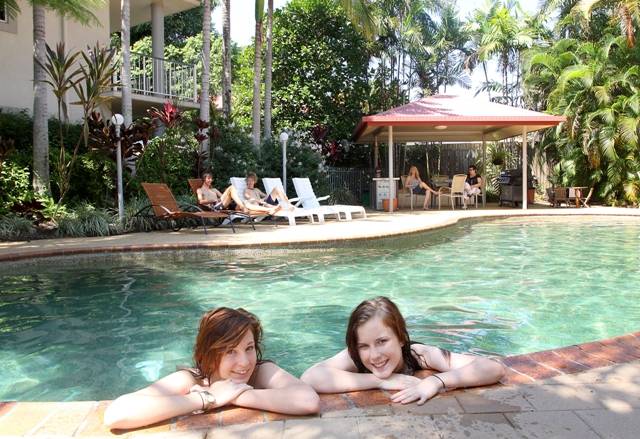 Cairns Reef Apartments  Motel - VIC Tourism