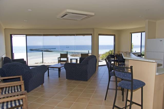 Cliff House Beachfront Villas - Australia Accommodation