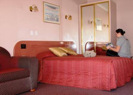 Colonial Motor Lodge - Accommodation NSW