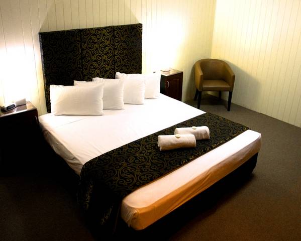 Country Plaza Motor Inn - Melbourne Tourism