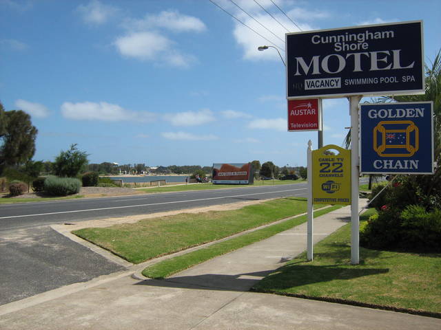 Cunningham Shore Motel - thumb 1