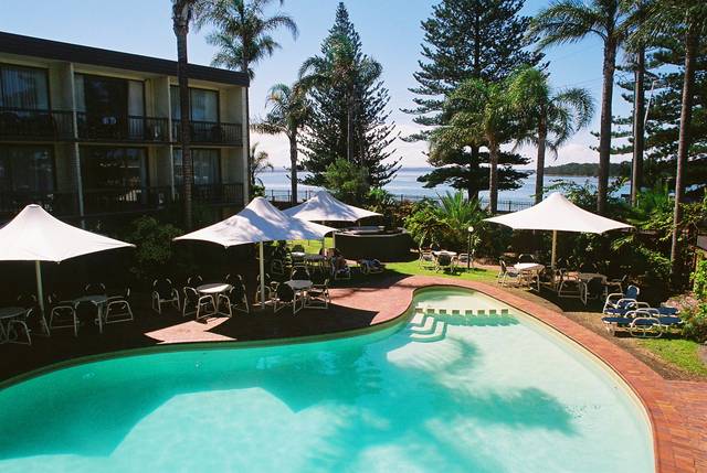 El Lago Waters Resort - Accommodation NSW