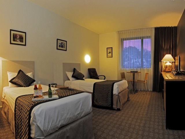 Golden Pebble Hotel - Australia Accommodation