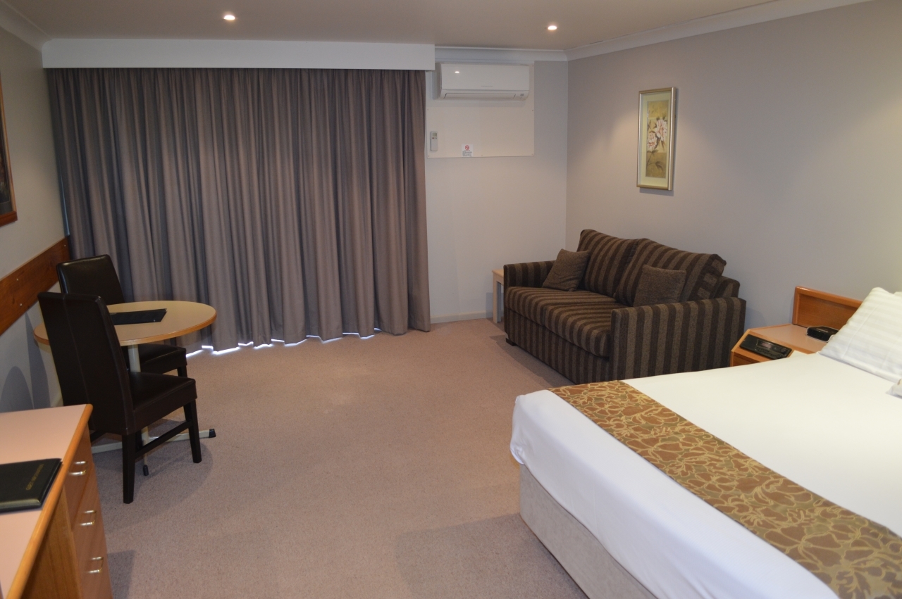 Hilltops Retreat Motor Inn - Accommodation NSW