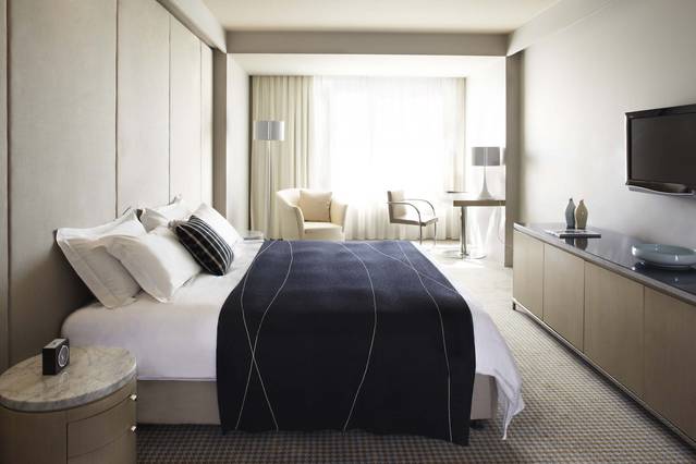 Hotel Realm - Australia Accommodation