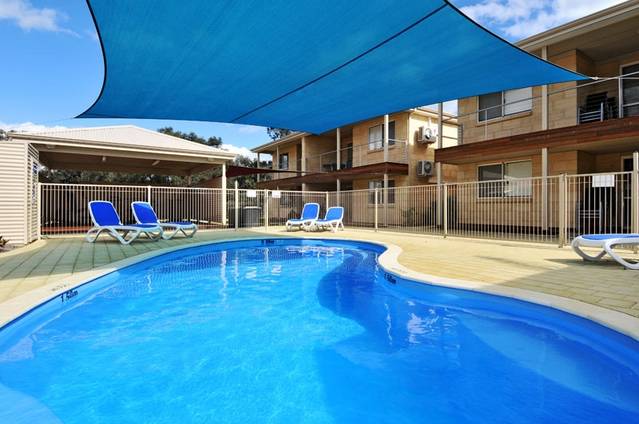 Lakeside Holiday Apartments - Accommodation NSW
