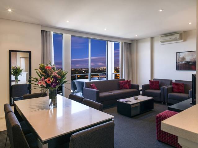 Meriton Serviced Apartments Parramatta - Hotel Accommodation