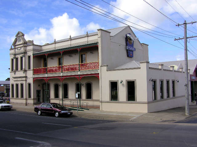 Mitchell River Tavern - New South Wales Tourism 