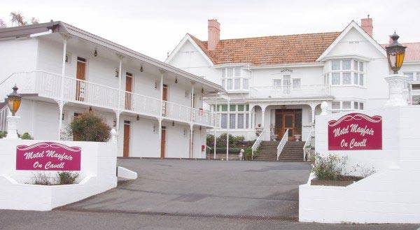 Motel Mayfair on Cavell - Hotel Accommodation